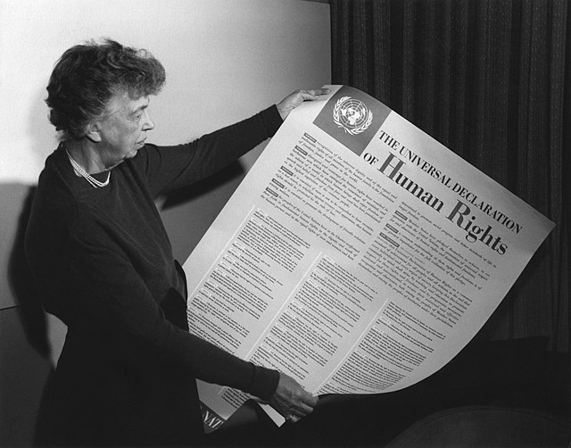DERECHOS HUMANOS: FUNDAMENTOS Y EVOLUCIÓN