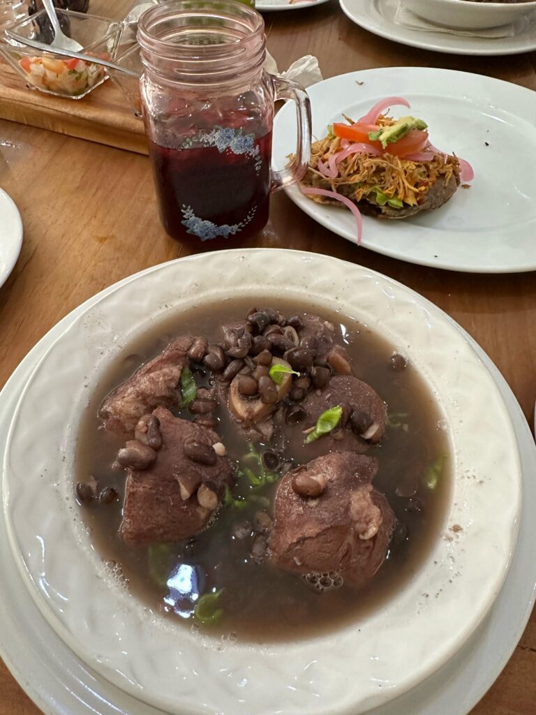 Frijol con Puerco: Un Lunes Lleno de Sabor